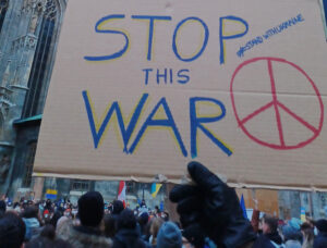 Mehr über den Artikel erfahren Nein zum Krieg - in der Ukraine und überall. Kli­ma­ge­rech­tigkeit jetzt!