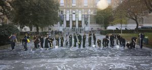 Mehr über den Artikel erfahren ARTISTS FOR FUTURE beim KLIMA-AKTI­ONSTAG der Aka­demie der bil­denden Künste in Wien am 19.10.2022